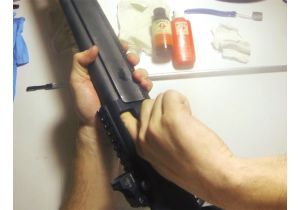 Mossberg Cleaning: checking chamber with your finger Mossberg Cleaning: checking chamber with your finger