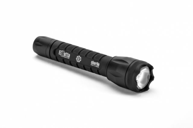 Elzetta Charlie 3-Cell LED Flashlight 1350 Lumens w/Crenellated Bezel Ring High Output AVS Head Rotary Tailcap Black - Elzetta