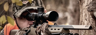 Hunter Using EOTech Vudu Rifle Scope Picatinny Rails vs. Weaver Rails